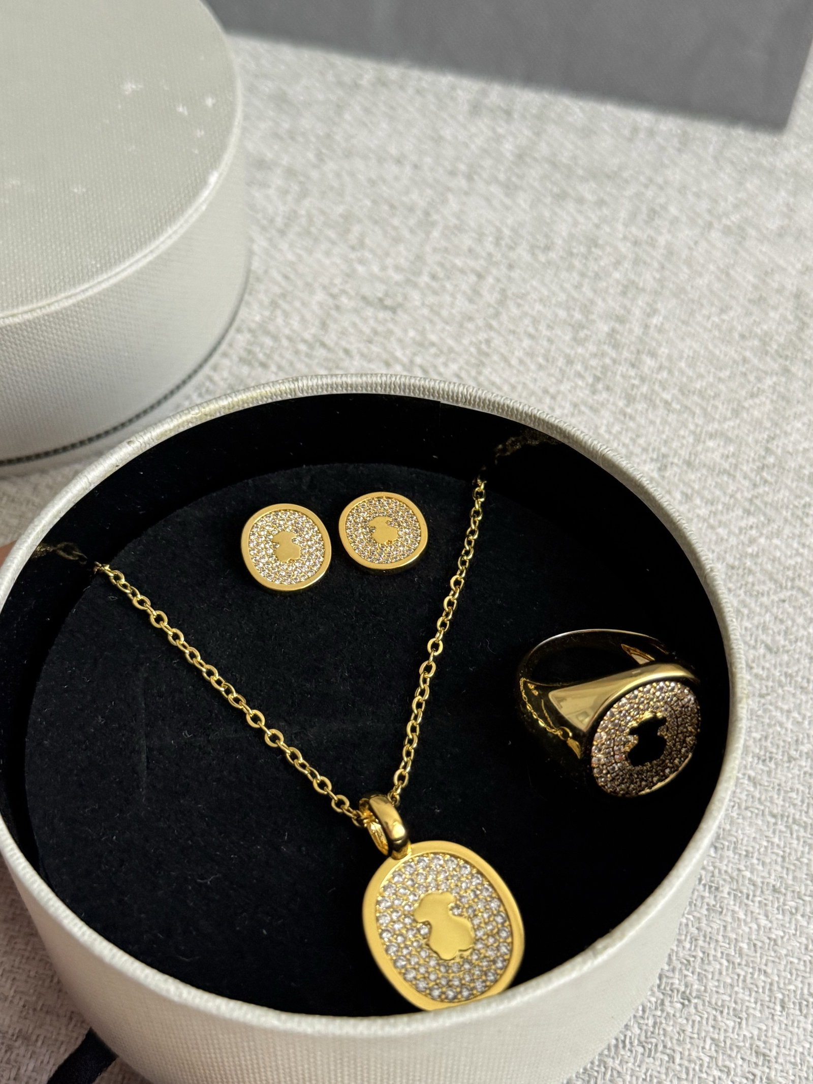 Conjunto de Joyería Tous: Collar, Aretes y Anillo