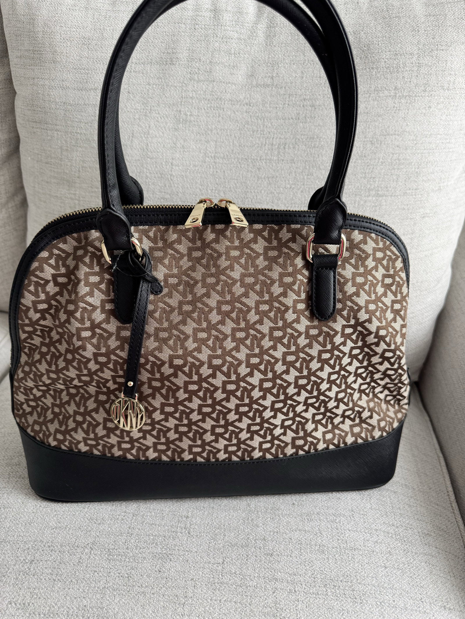 Bolso DKNY en excelente estado