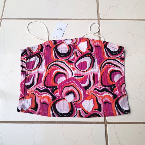 Top de mujer con estampado colorido