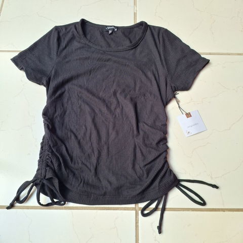 Playera de mujer con detalles fruncidos - Talla M