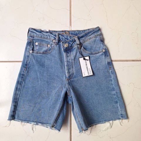 Shorts de mezclilla Asymmetrical Waist nuevos