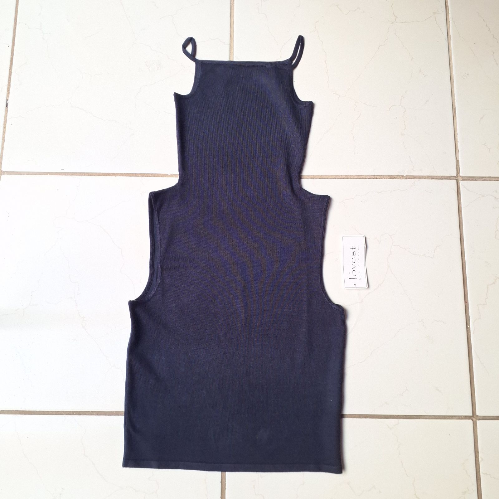 Vestido con abertura en la cintura