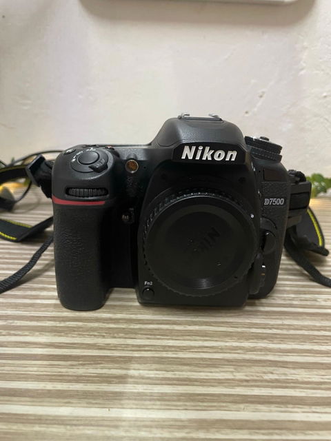 Cámara Nikon D7500, solo cuerpo