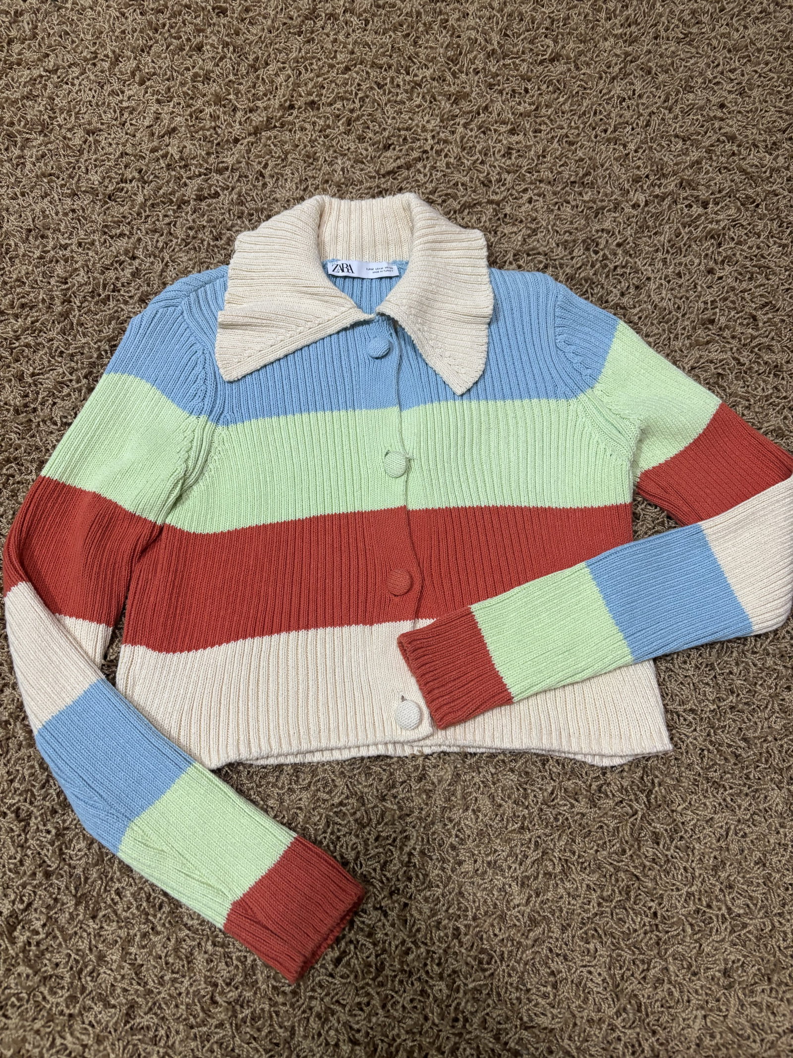 Suéter zara de rayas multicolor en buen estado