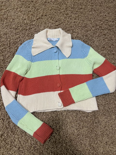 Suéter zara de rayas multicolor en buen estado