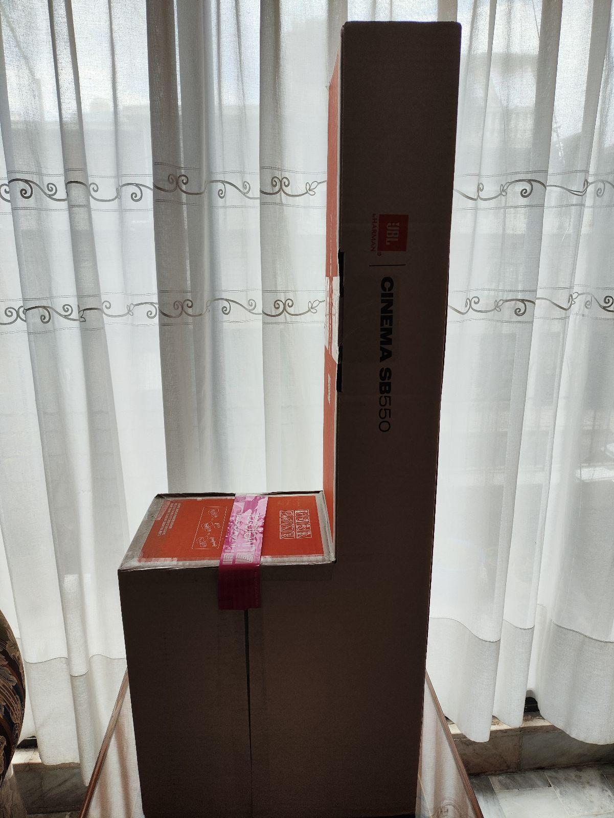 Bocina JBL Cinema SB550 con Subwoofer