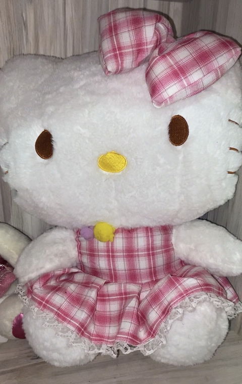 Peluche Hello Kitty, Minion Bob y Kuromi en perfecto estado