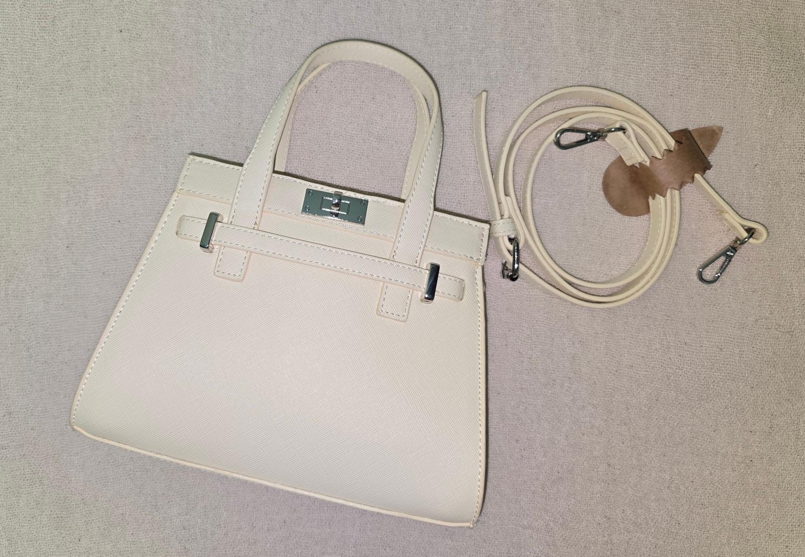 Bolsa Mini Estilo Kelly de Bershka en color Vainilla