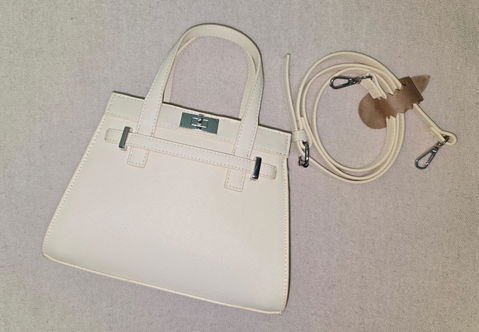 Bolsa Mini Estilo Kelly de Bershka en color Vainilla