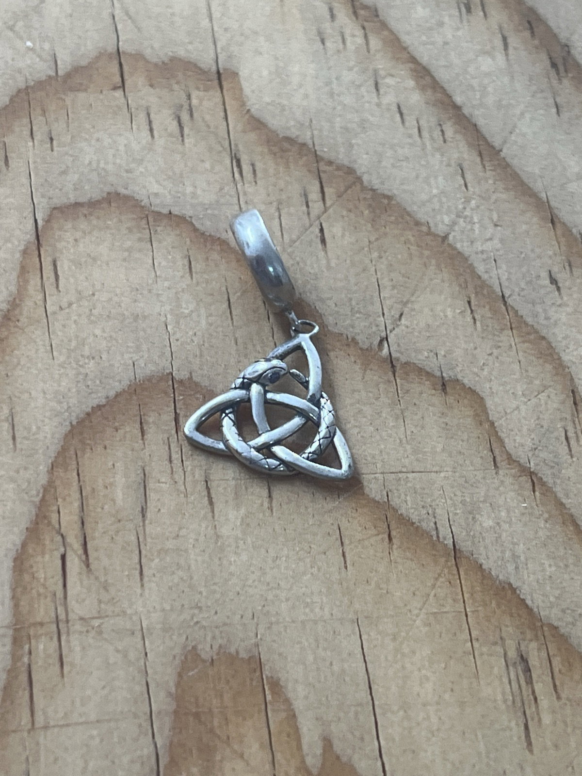 Charm Nudo De Bruja Triqueta en Plata 925 - Nuevo