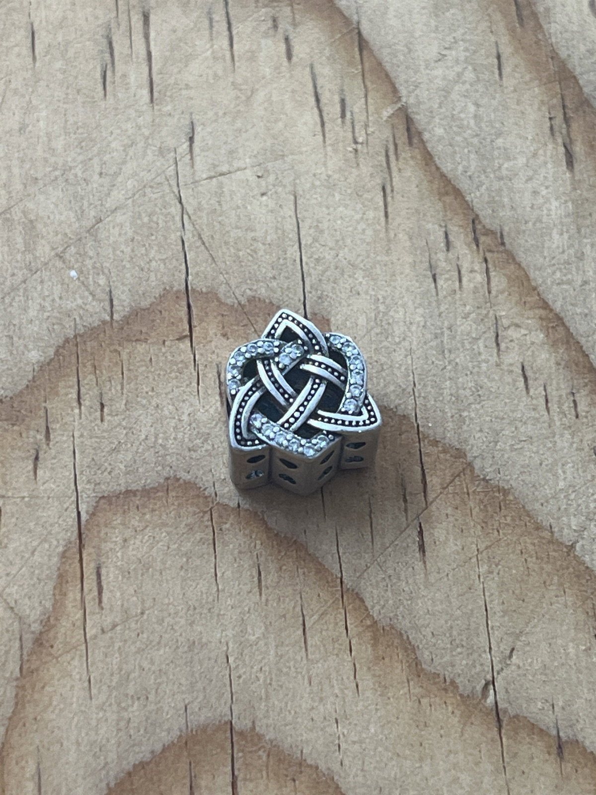 Charm Triqueta Nudo de Bruja en Plata 925 para Pandora