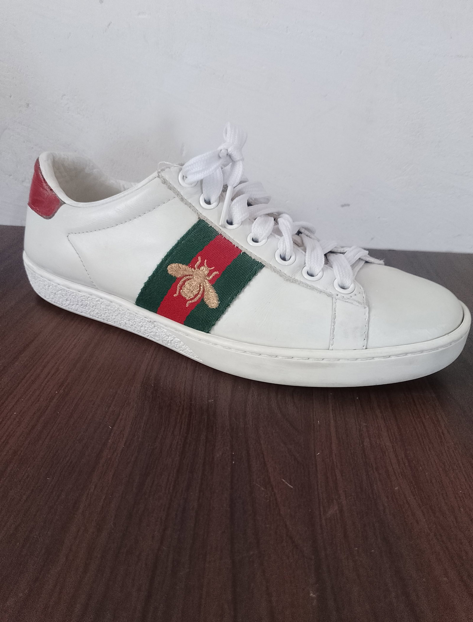Tenis Gucci Blancos con Detalle Verde y Rojo - Talla 35