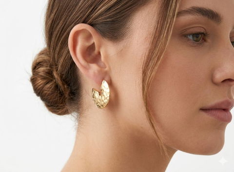 Aretes Calvin Klein dorados de acero inoxidable
