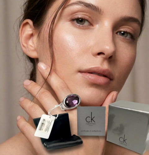 Anillo de Acero Inoxidable Calvin Klein Talla 6 con Piedra Ovalada Violeta