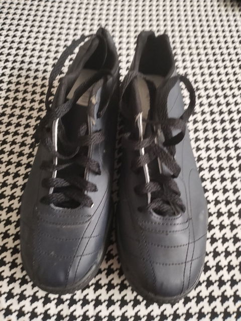 Tachones cómodos y resistentes para fútbol