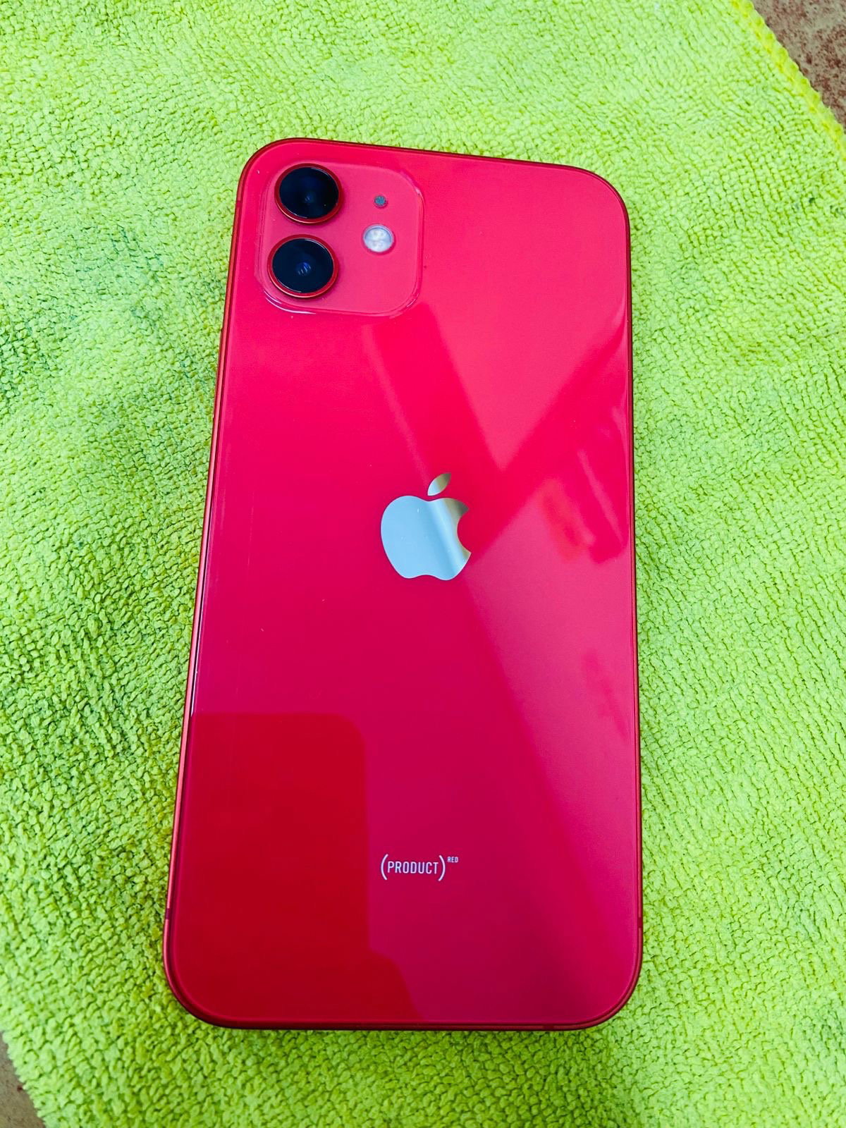 iPhone 12 Rojo 64GB en Buen Estado