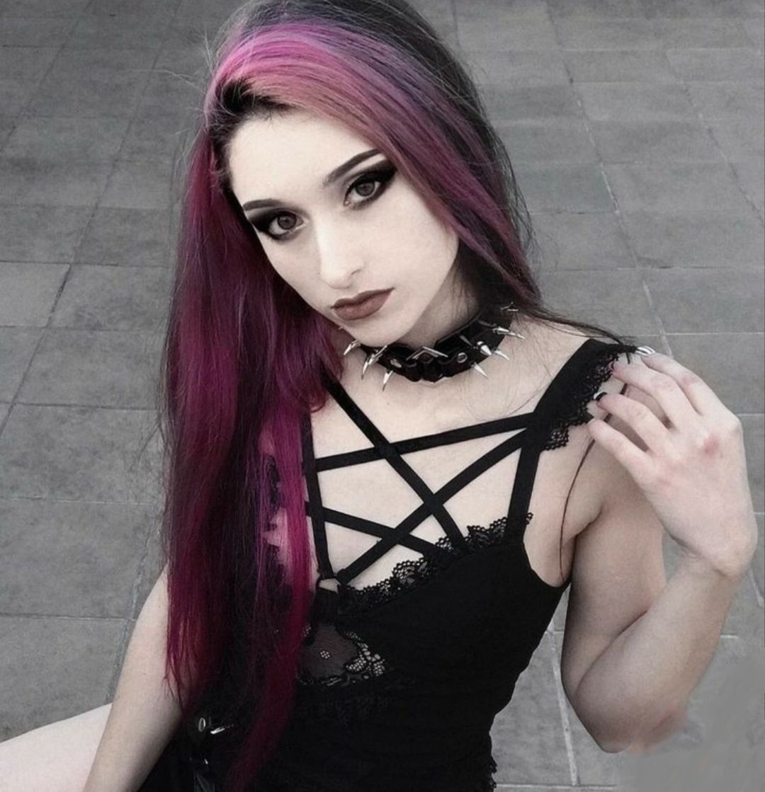 Blusa alternativa pentagrama negra con encaje