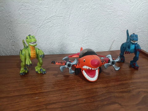 Figuras de dinosaurio de aventura Hasbro con sonido y articuladas