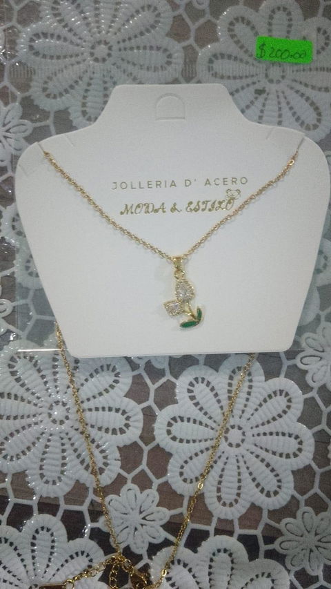 Collar de acero con dije de flor