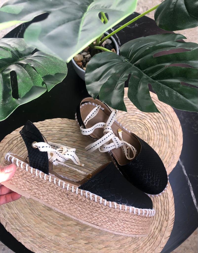 Sandalias negras con detalle de trenzado - Nuevas
