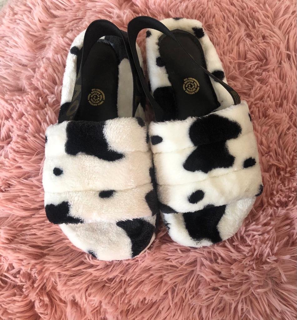 Sandalias de Peluche con Diseño de Vaca - Nuevas