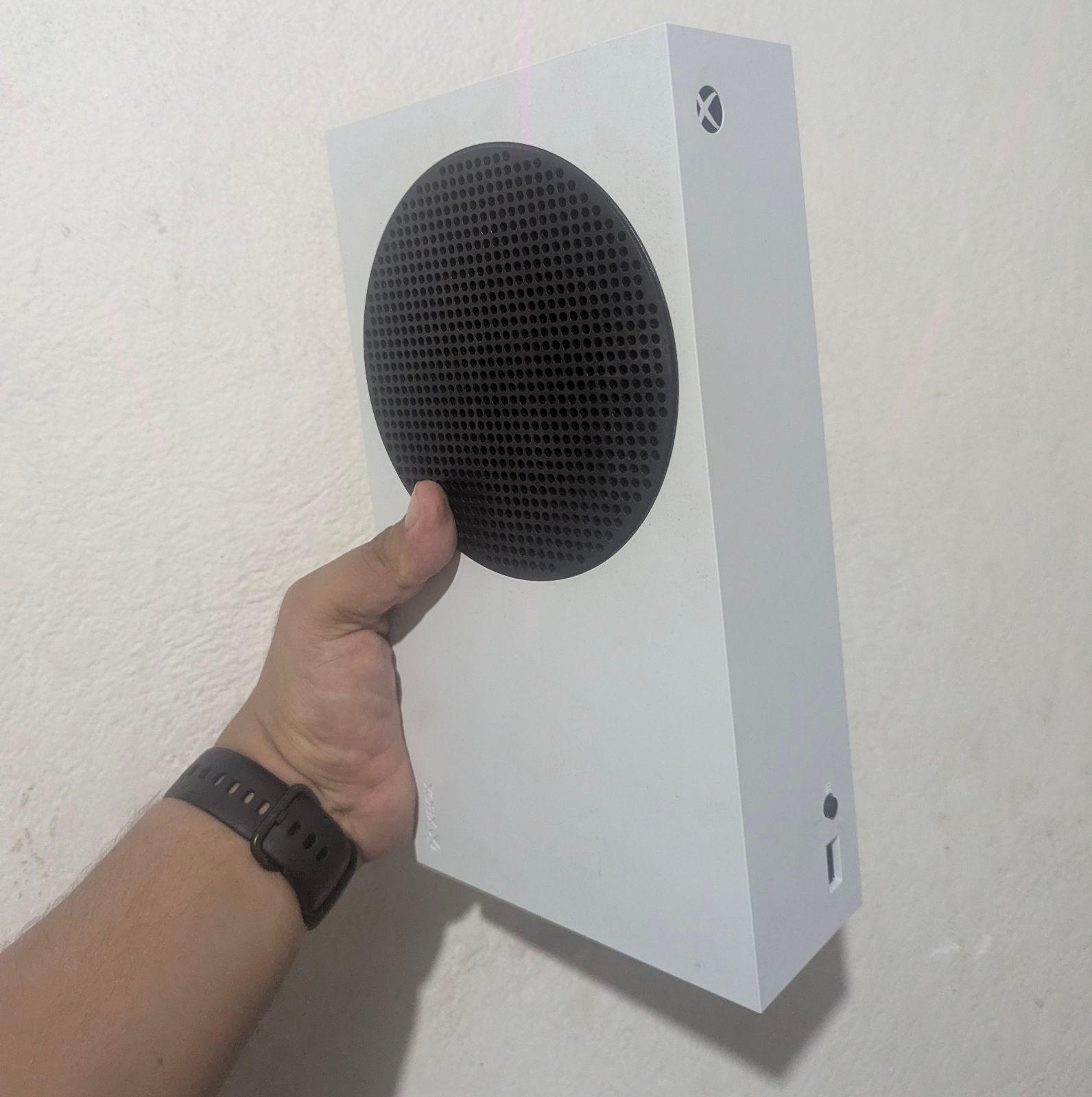 Xbox series S con tres controles 