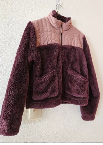 Chamarra Columbia de peluchito color uva talla S