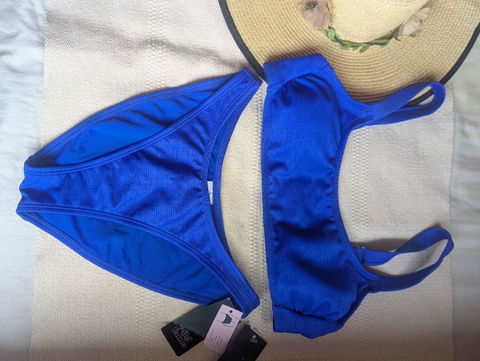 Traje de baño azul NUEVO, top M y calzón S