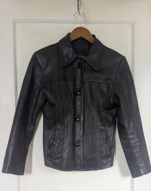 Chamarra de piel negra talla S