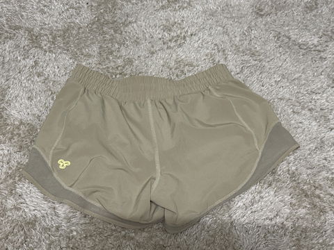 Short Aritzia Golden Talla 0 - Como Nuevo