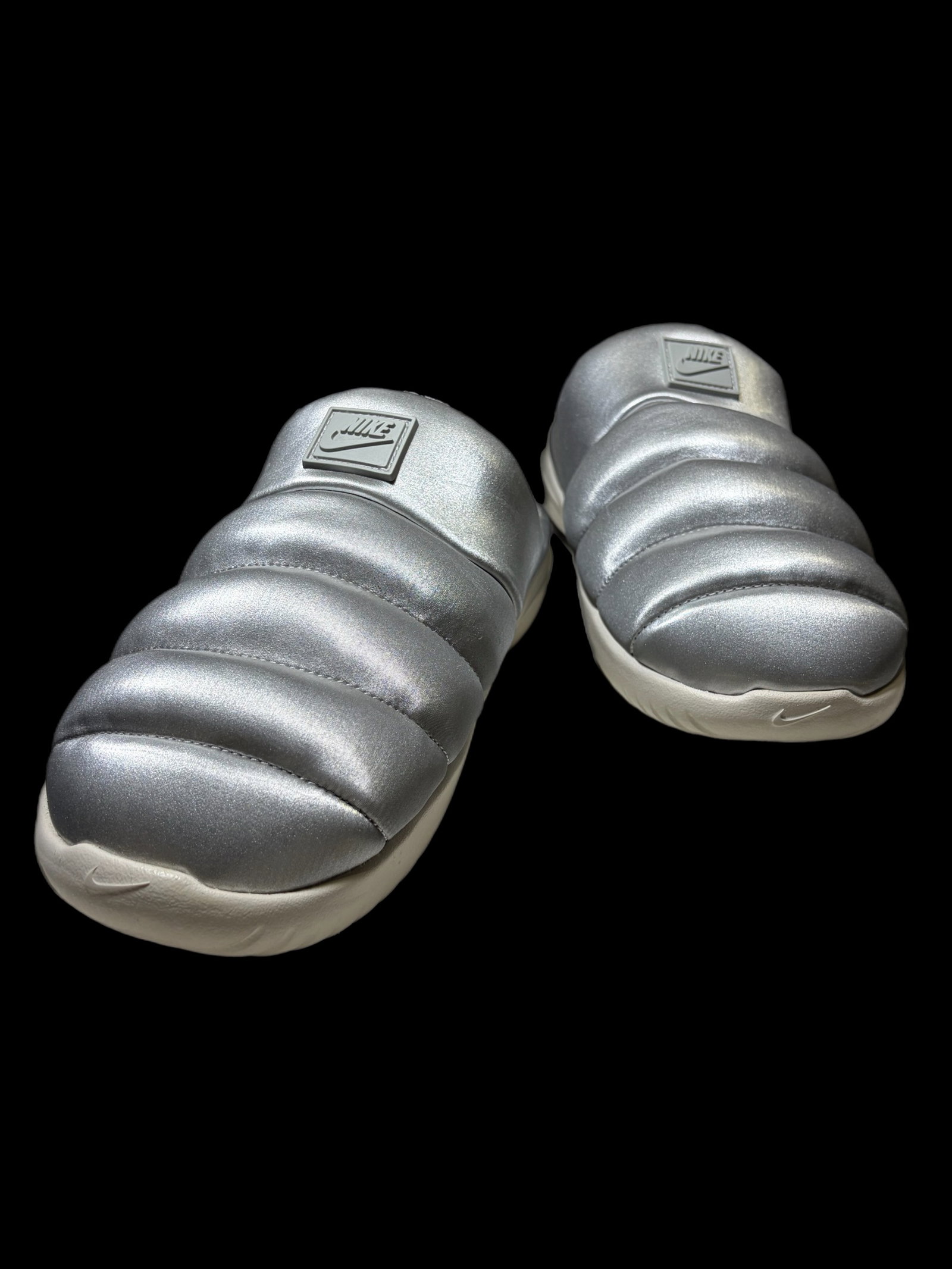 Pantuflas Nike Burrow SE plateadas 9 US nuevas dama