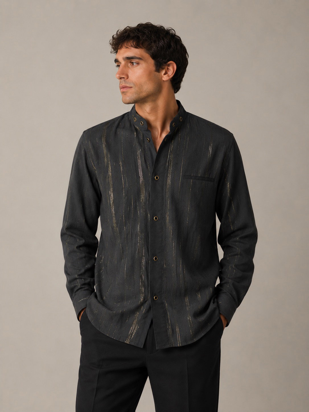 Camisa Pronti Hombre Mediana Negra con Rayas Doradas