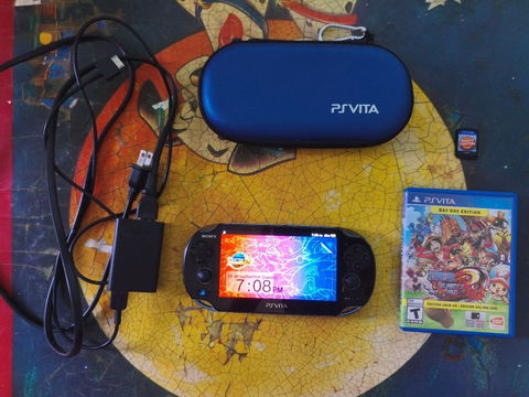 Psvita hackeado con emuladores, juego one piece edición día uno, reality fighters, funda protectora
