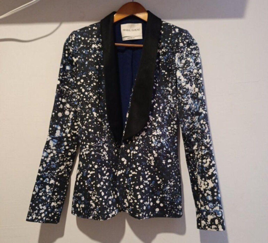 Saco de diseñador Prabal Gurung con estampado artístico