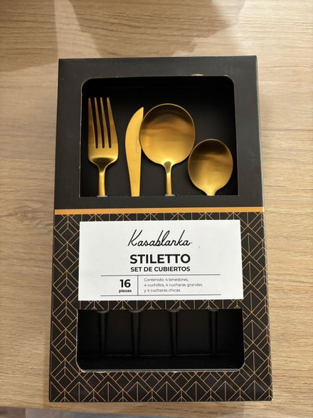 Set de cubiertos nuevos