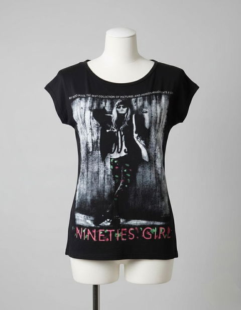 Blusa negra gótica con estampado y espalda con rayas