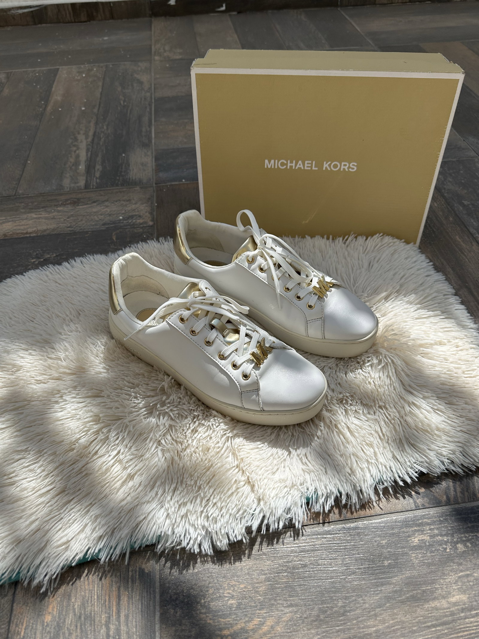 Tenis Michael Kors Original con Detalles en Dorado