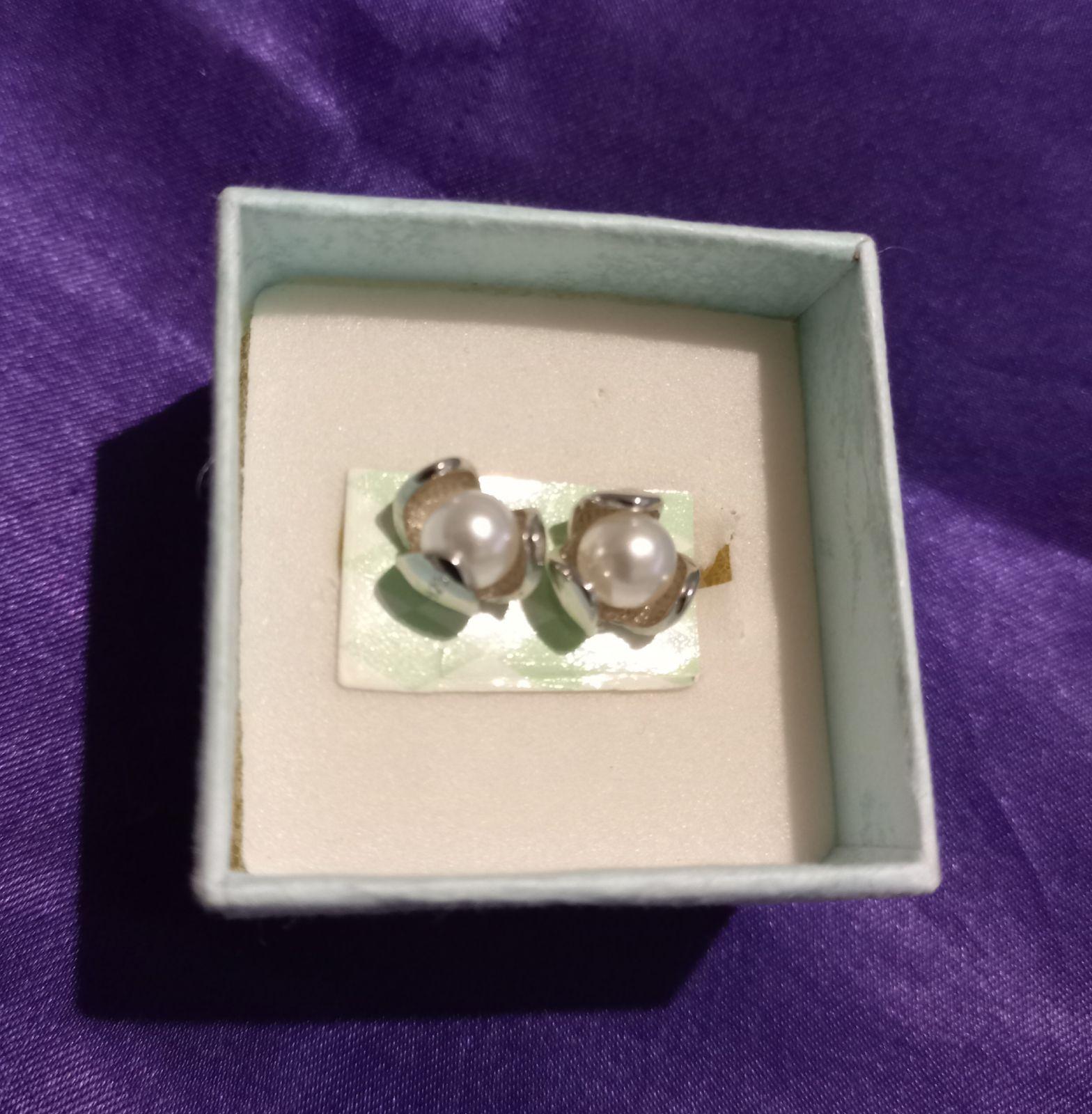 Aretes de perla blanca de 7mm