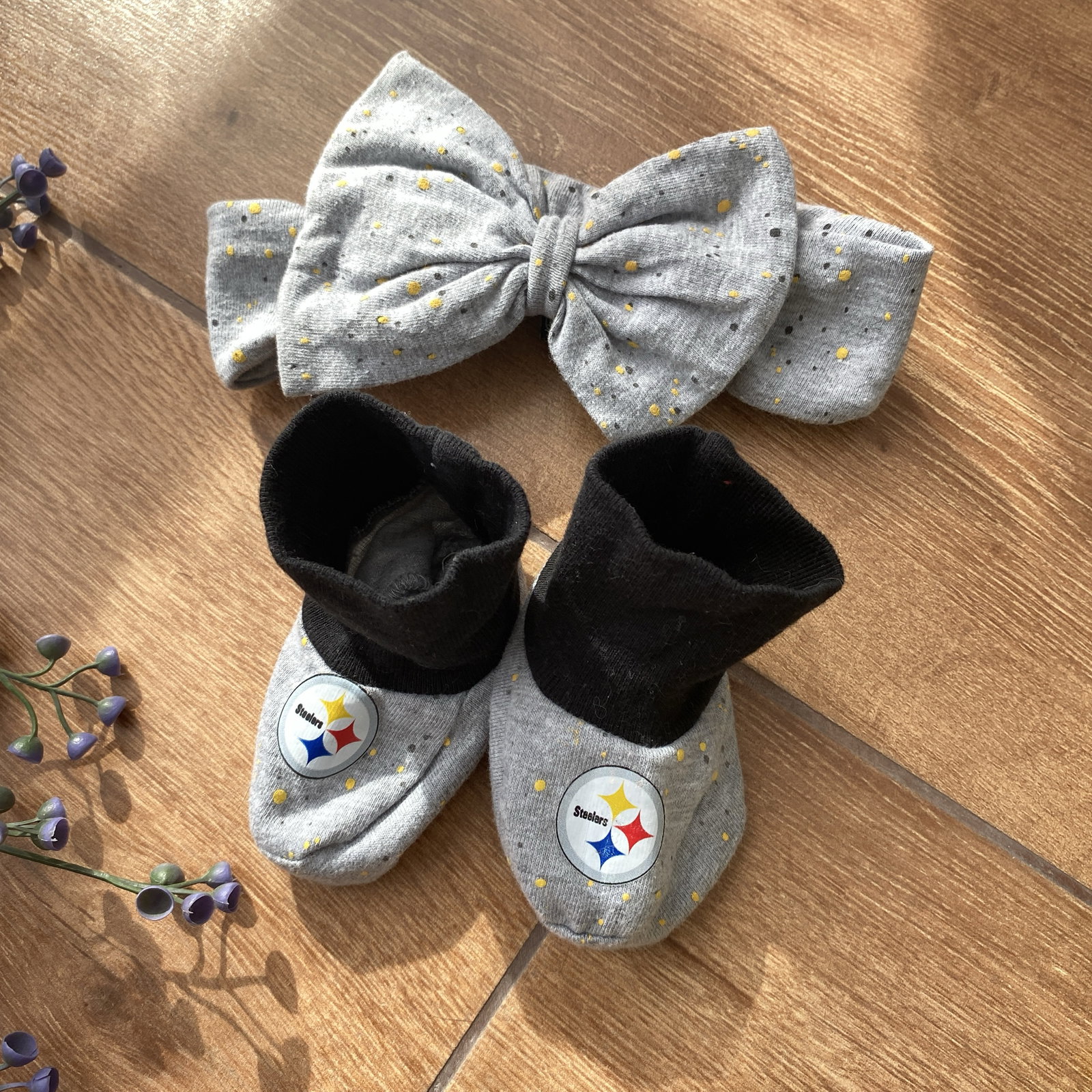 Set de Botitas y Diadema de los Steelers de la NFL para Bebé Niña - Talla 3 Meses