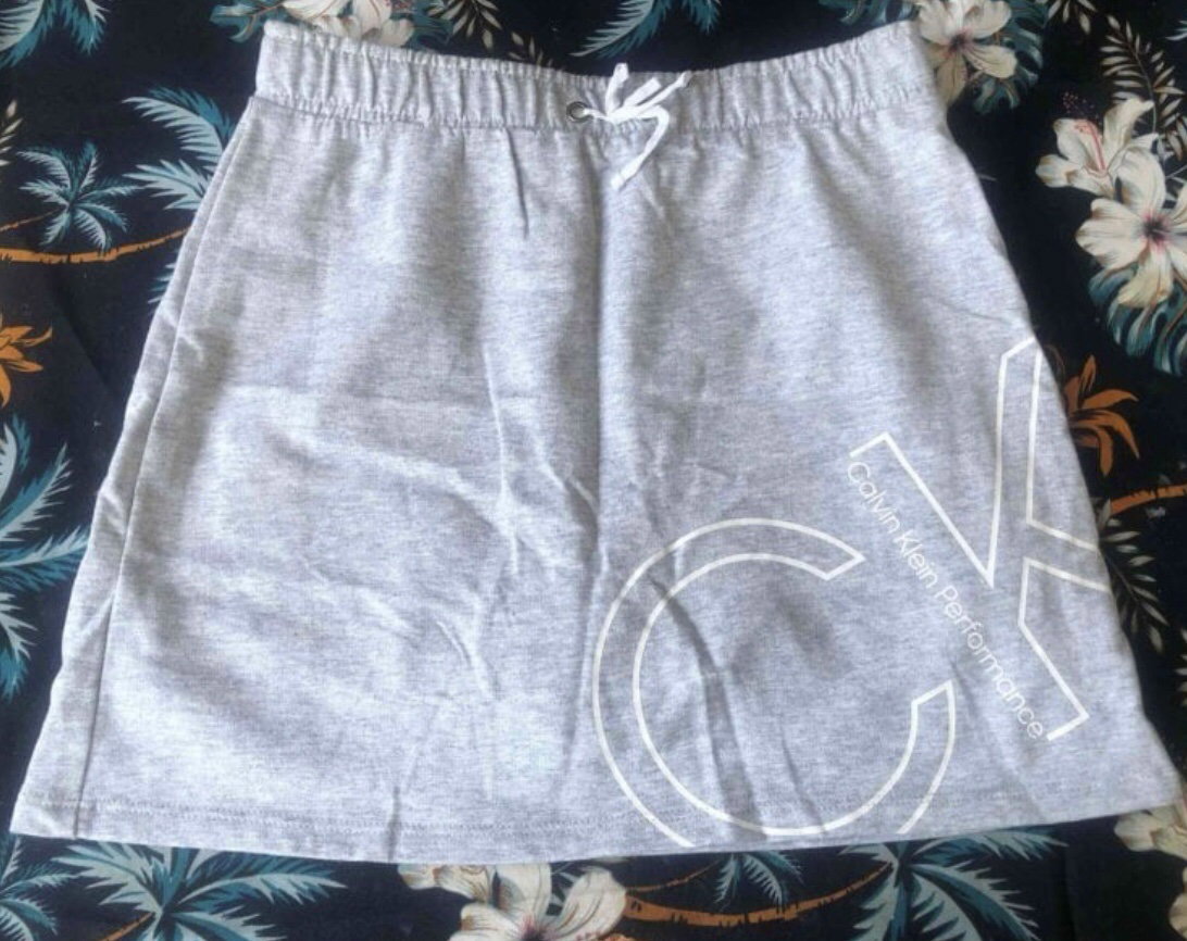 Falda Calvin Klein Sport Performance con Short Integrado - Talla L/G (12/14)