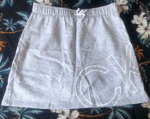 Falda Calvin Klein Sport Performance con Short Integrado - Talla L/G (12/14)