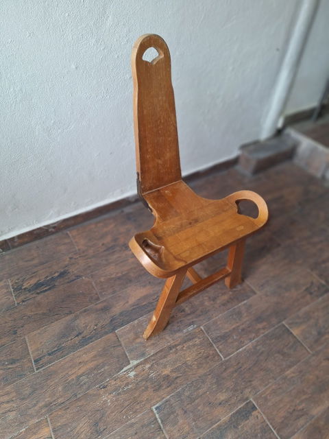 Silla de madera tipo capitana vintage