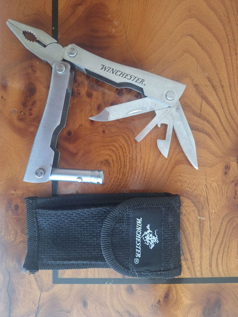 Navaja multiusos Winchester con funda
