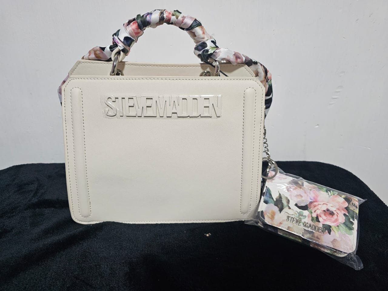 Bolsa Steve Madden con Correa Ajustable y Tarjetero