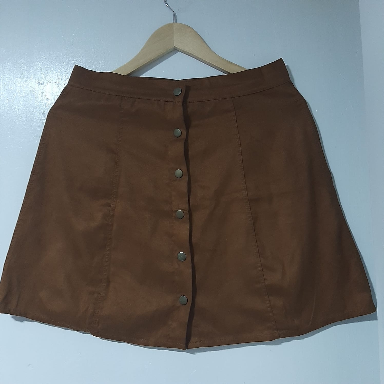 Falda Café con Botones Talla L - Tela Tipo Terciopelo
