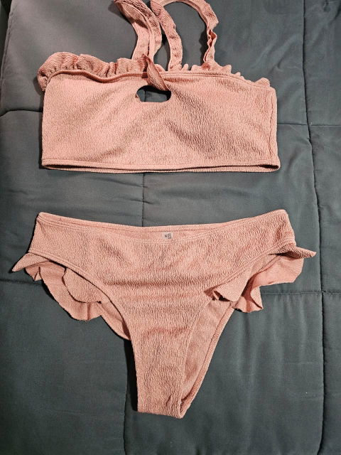 Traje de baño rosa Talla L Shein con copas
