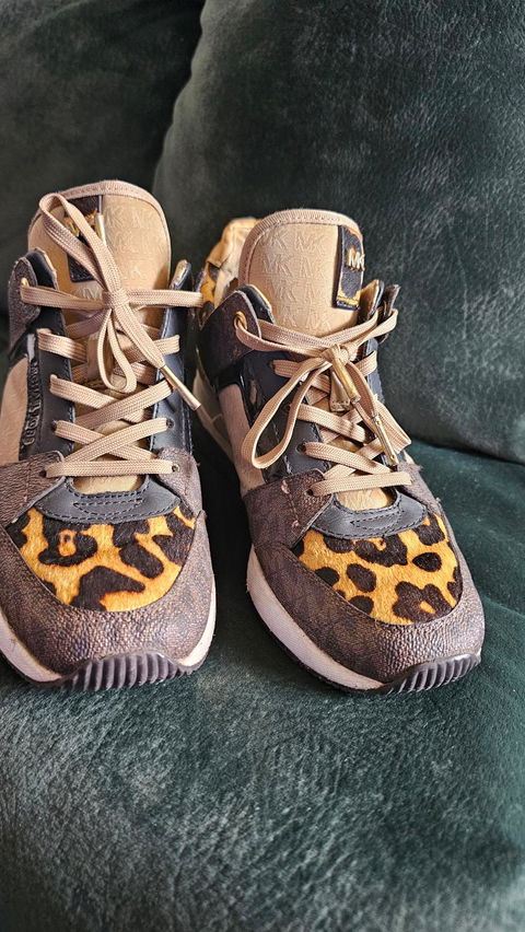 Tenis MK Animal Print 3 MX en Buen Estado