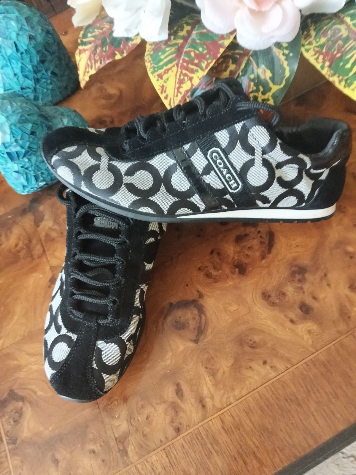 Tenis Coach Kathleen en lona con monograma C en negro y gris