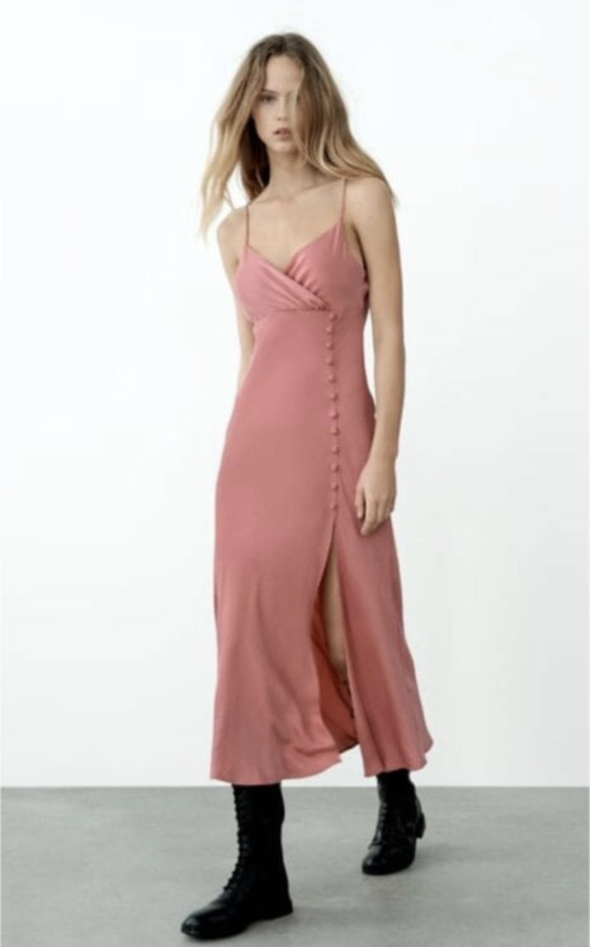 Vestido lencero rosa claro con botones de Zara - Talla 28