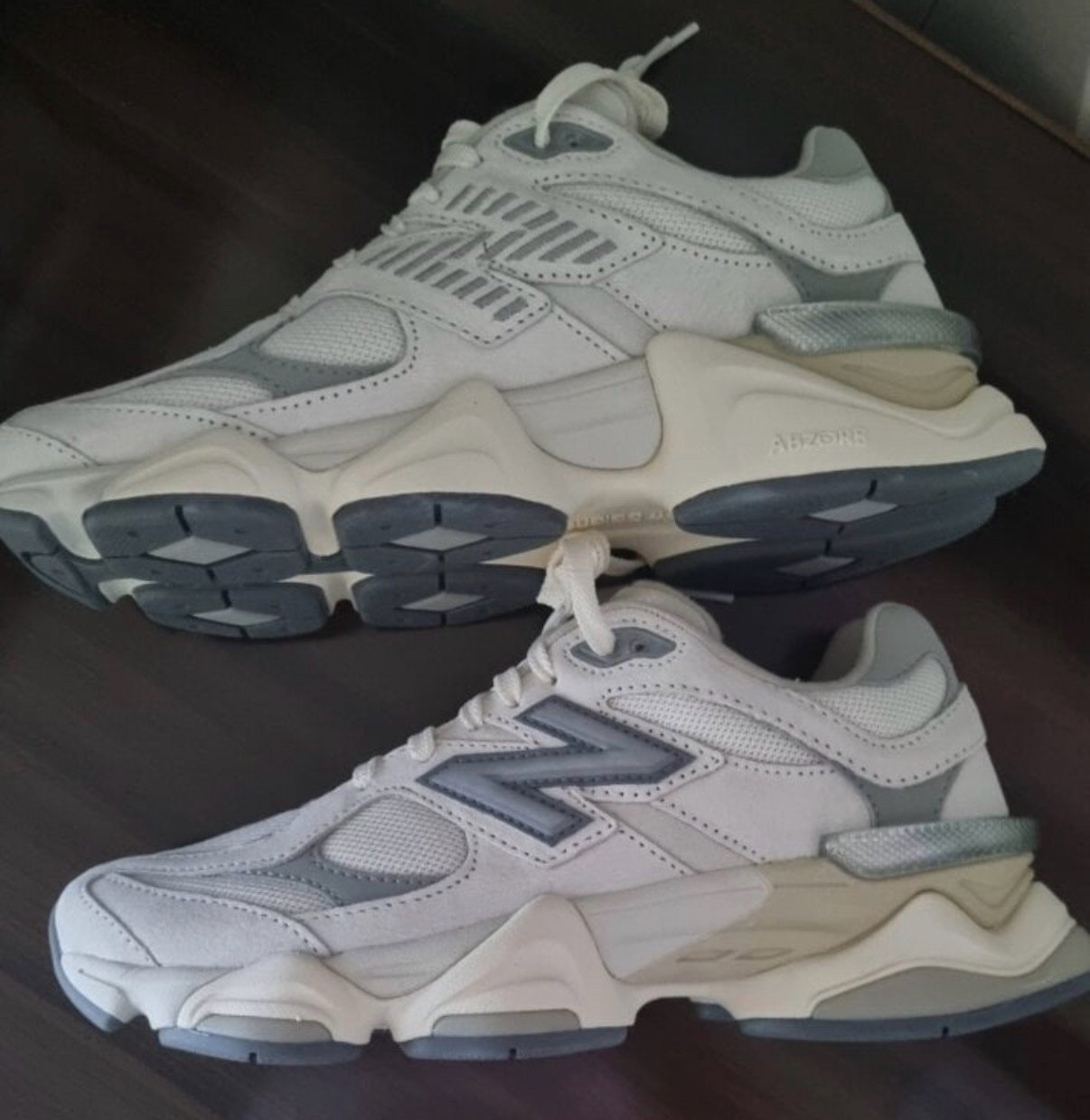 Tenis New Balance 9060 Sea Salt Talla 24.5 - Nuevos